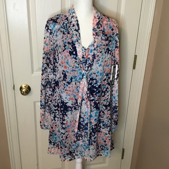 Design Lab Lord & Taylor Dresses & Skirts - NWT Long Sleeve Floral Tie Neck Shift Dress